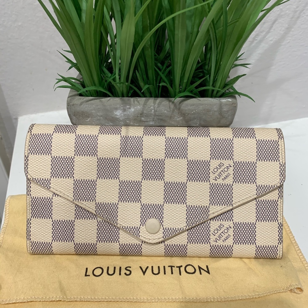Louis Vuitton Josephine wallet in damier azur